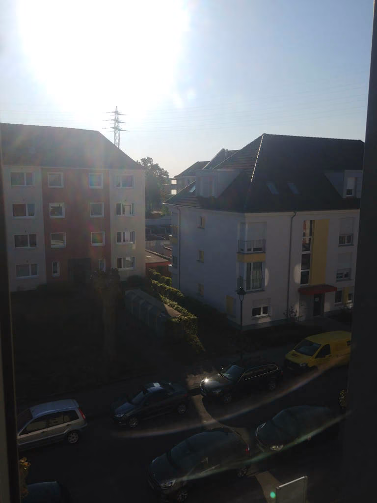 Ausblick aus einem mit der Sonnenschutzfolie bronze dunkel verspiegeltem Fenster