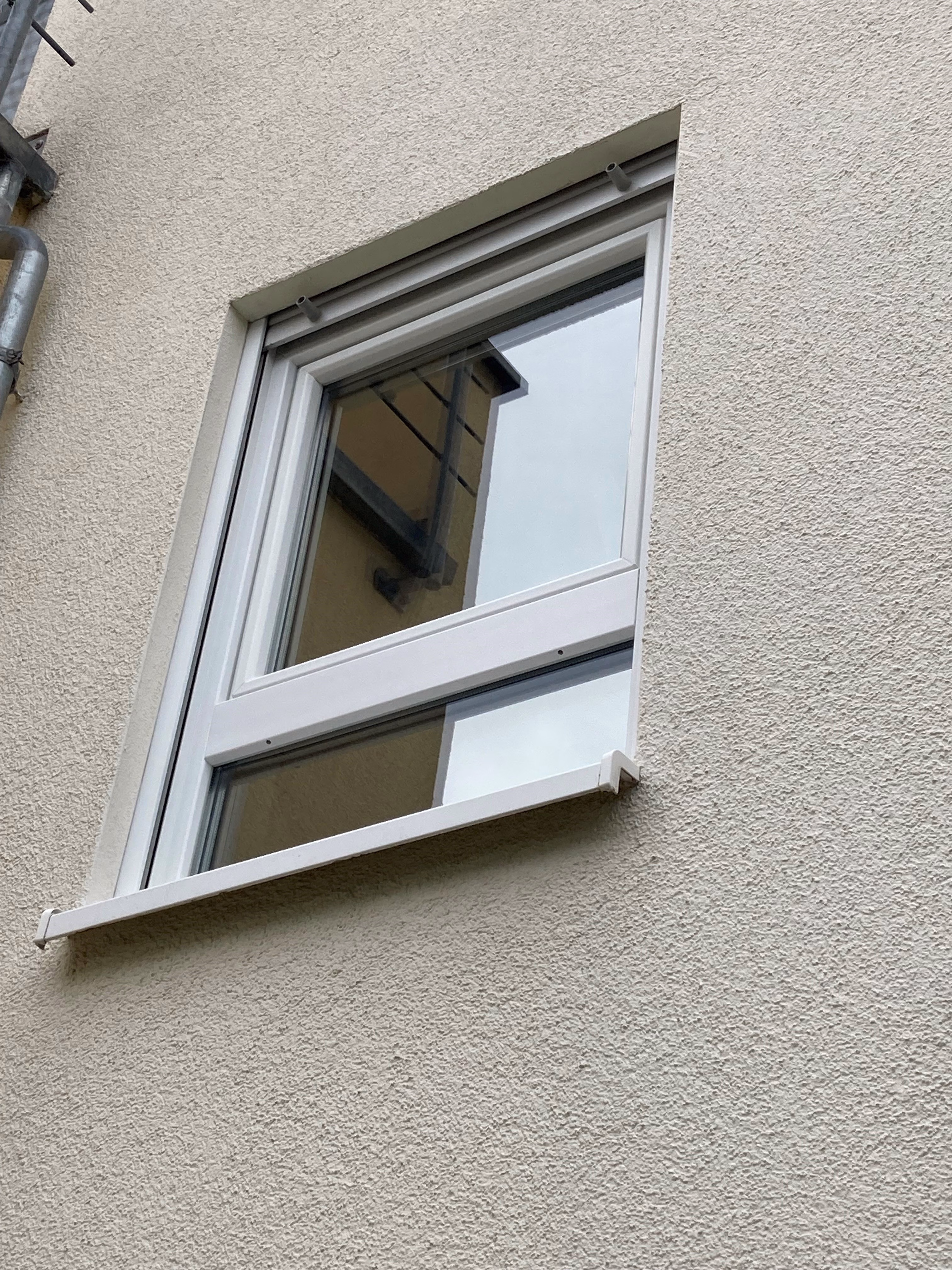 1697110683 1697110683