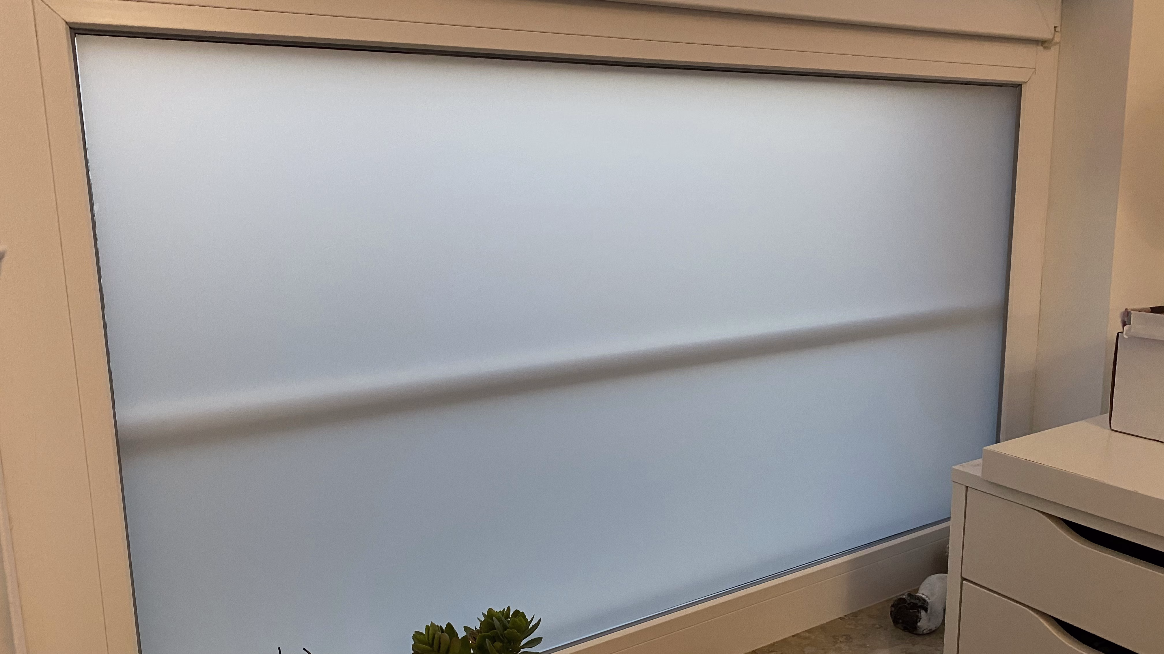 Vollverklebung mit Milchglasfolie, keine Einsicht mehr möglich