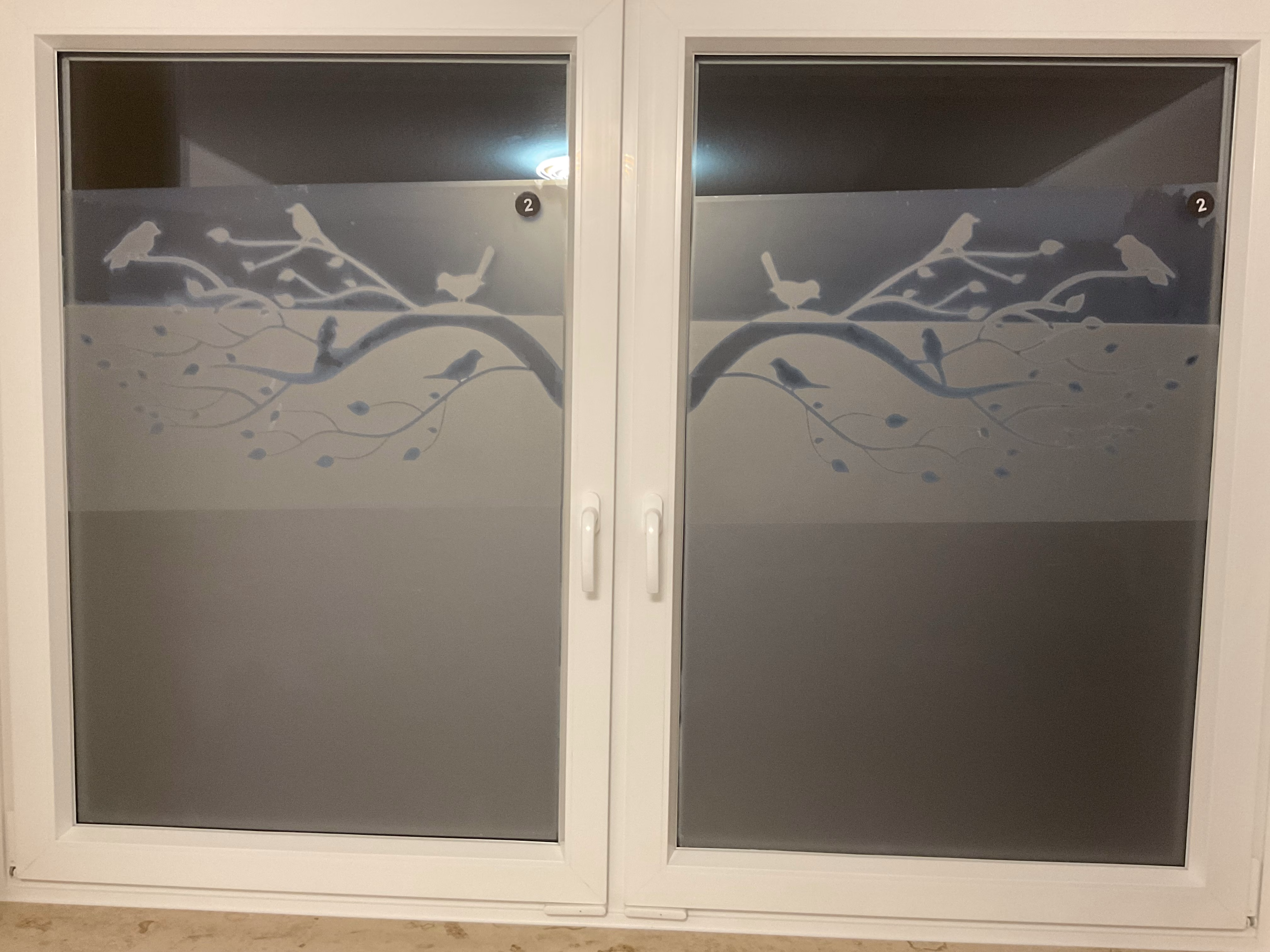 Glasdekor für Fenster, Baum und Vögel