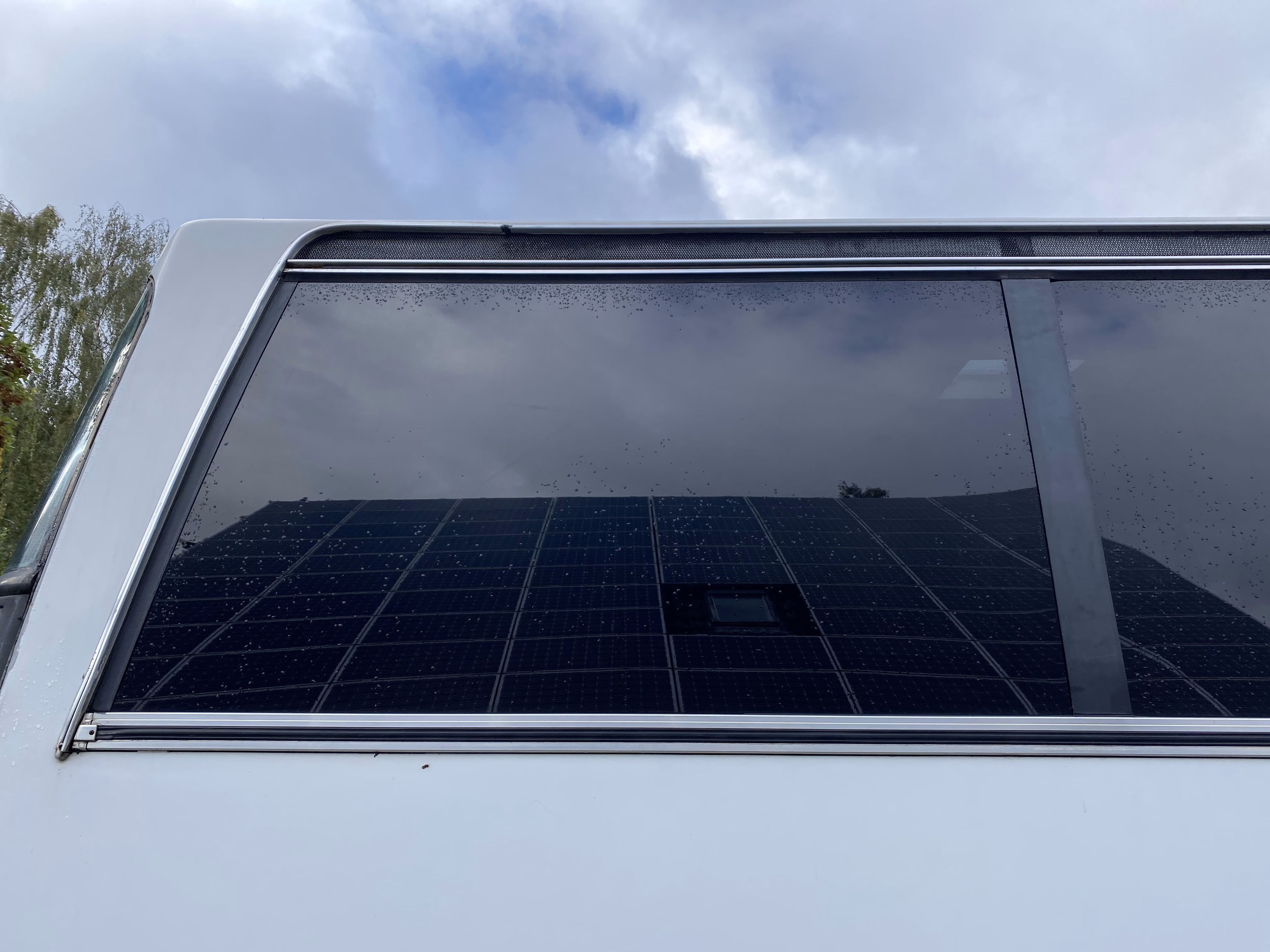 Sonnenschutzfolie selbstklebend schwarz