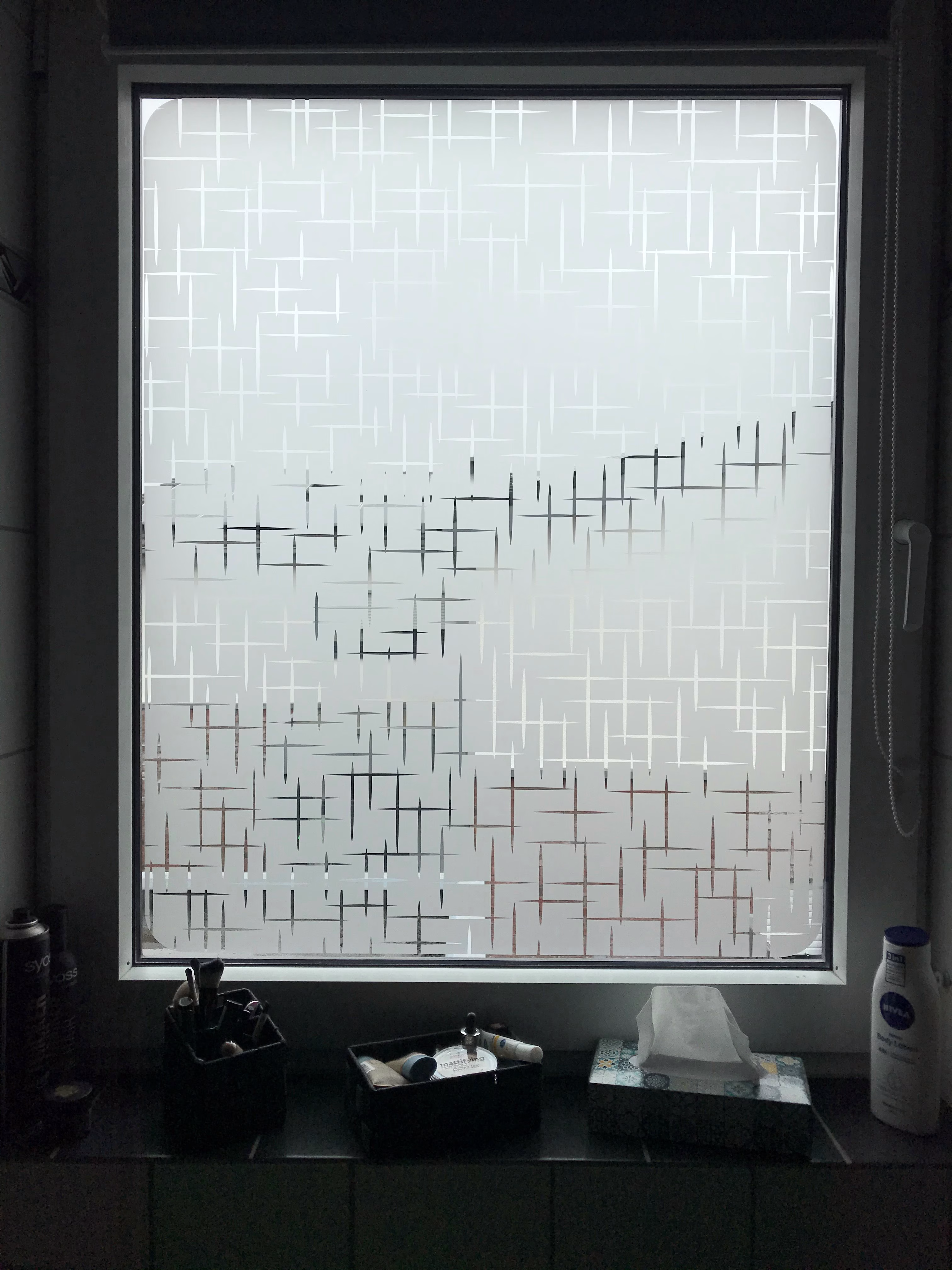 Dekor Fensterfolie im Kreuzdesign