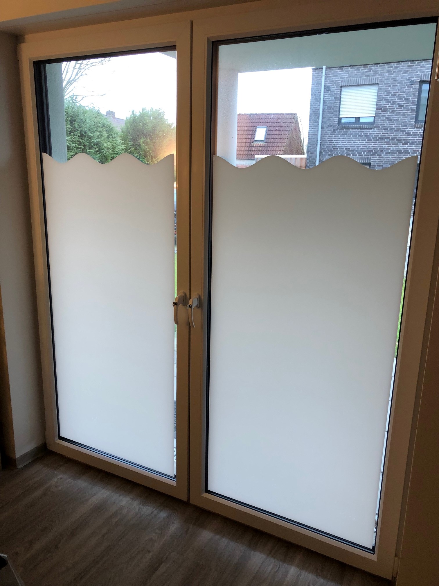 Fensterfolie blickdicht in matt weiß