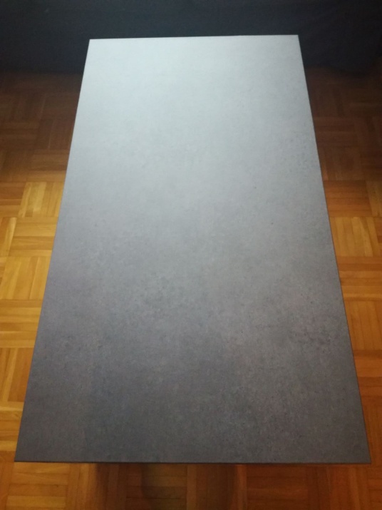 Wohnzimmer Glastisch mit Möbelfolie im Farbton beton dunklelgrau foliert