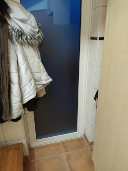 Ätzglasfolie auf einer Glastür