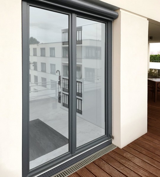 ConCus-T One Way Fensterfolie Sonnenschutz UV Fensterfolie Verdunkelung  Fenster Tönungsfolie Spiegeleffekt Folie Wintergarten Dachabdeckung  Solarfolie Statische Haftung, Schwarz Silber, 30 x 200 cm : :  Küche, Haushalt & Wohnen