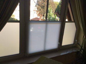Satinatofolie im Sandstrahldesign als Fünfeck mit Schräge