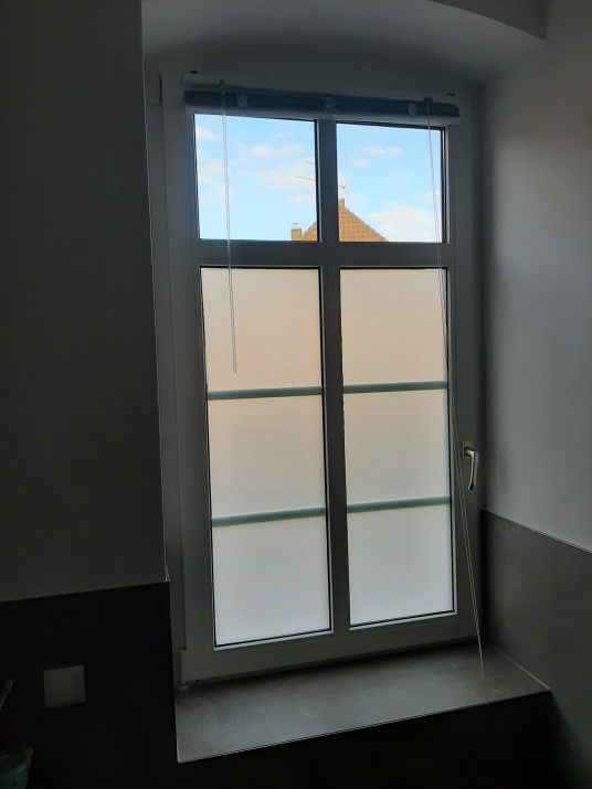 Kastenfenster mit milchiger Folie