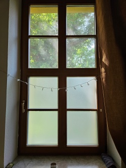 Kleberlose transparent matte Sichtschutzfolie im Sandstrahldesign