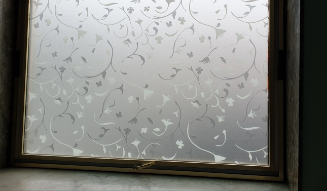 Sichtschutzfolie mit Blumen Muster