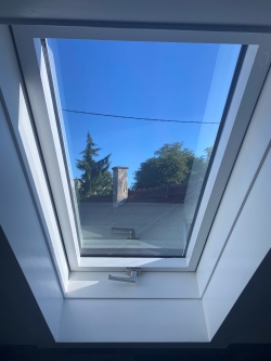 Stark verspiegelte Dachfenster Hitzeschutzfolie