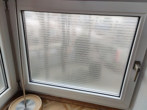 transparente Streifenfolie Fenster