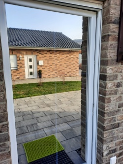 Einseitiger Sichtschutz am Fenster mit Spiegelfolie