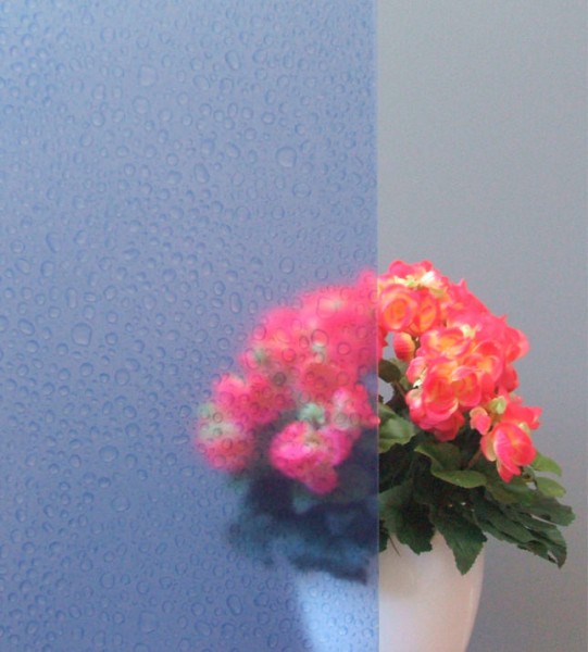 Adhäsionsfolie, Wassertropfen in Blau