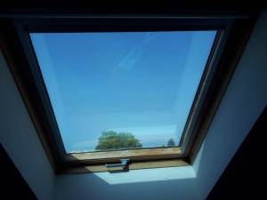 Dachflächenfenster mit Sonnenschutzfolie silber dunkel