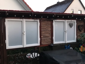 Fensterfolie mit Sandstrahl Design (Außenansicht)