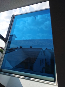 Sonnenschutzfolie blau verspiegelt für Fenster ▷ Zuschnitt nach Maß