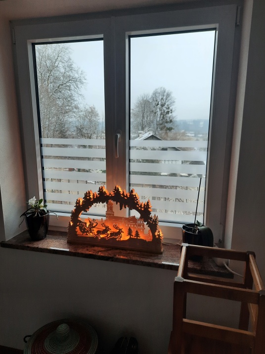 kleberlose Sichtschutzfolie mit horizontalen Streifen