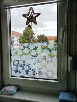 Dekorfolie, weiße Ahornblätter