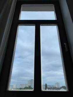 Altbaufenster mit Sonnenschutzfolie silber mittel verspiegelt