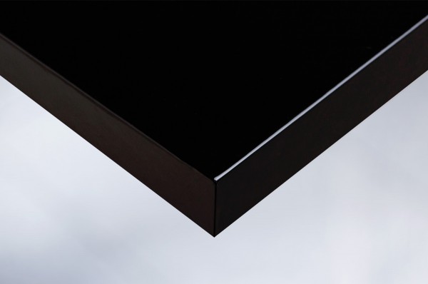 Schwarz lackiert