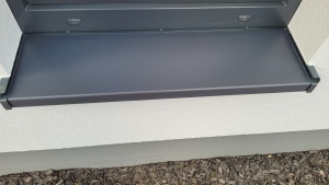 Treppenstufe mit Outdoor Folie in Anthrazitgrau