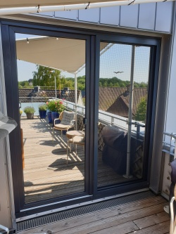 Starker Hitzeschutz am Fenster mit Sonnenschutzfolie
