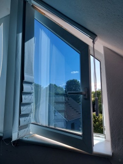 Sonnenschutzfolie blau verspiegelt für Fenster ▷ Zuschnitt nach Maß