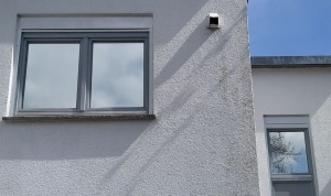 Außenansicht einer Wärmeschutzfolie silber dunkel verspiegelt