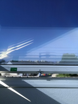 Dachfenster mit Sonnenschutzfolie silber dunkel verspiegelt ausgerüstet