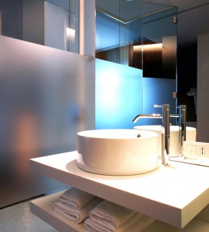 Sichtschutz im Bad mit Folie im Sandstrahldesign