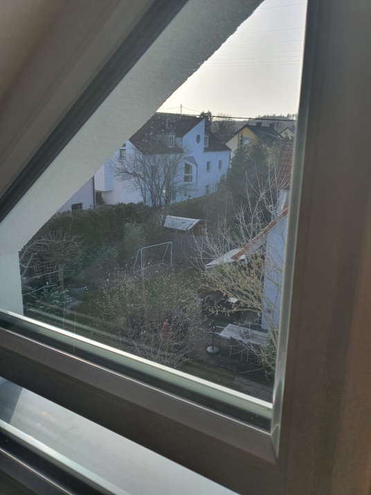Sonnenschutzfolie silber hell verspiegelt für ein Giebelfenster nach Maß