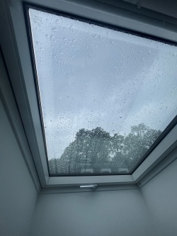 Starke Sonnenschutzfolie für Dachfenster