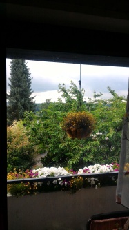 A1 Einbruchschutzfolie Sicherheitsfolie an einem Balkonfenster - Innenansicht