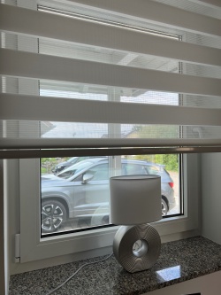 Silberne Spionspiegelfolie in der Innenansicht