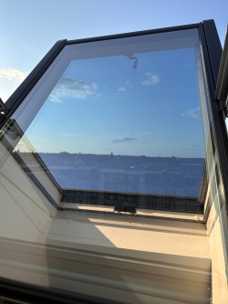 Dachfenster gegen die Hitze foliert