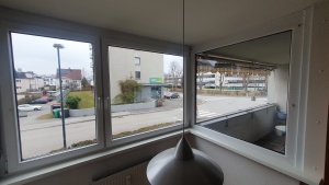 Isolierfolie am Fenster mit wenig Lichtverlust