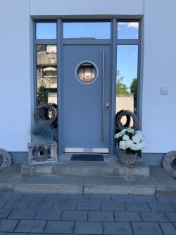 mittel stark verspiegelte Fensterfolie mit Sonnenschutz