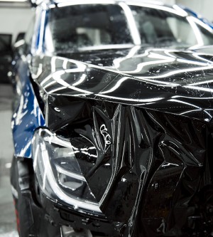 Car-Wrapping Autofolie schwarz glänzend günstig nach Maß bestellen