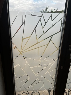 Fensterfolie in Optik "zerbrochenes Glas"