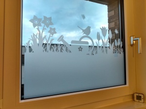 Glasdekor Fenster mit Motiv als Garten