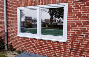 verspiegeltes Wohnzimmerfenster