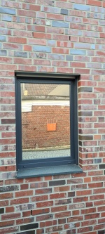 Fenster mit Spionspiegelfolie in silber verspiegelt