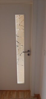 Zimmertür mit Sichtschutzfolie in Bruchglas Optik