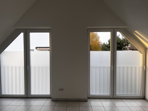 Satinato Sichtschutzfolie mit Schräge