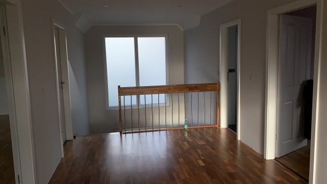 Sichtschutzfolie mit Frostglasdesign im Treppenhaus