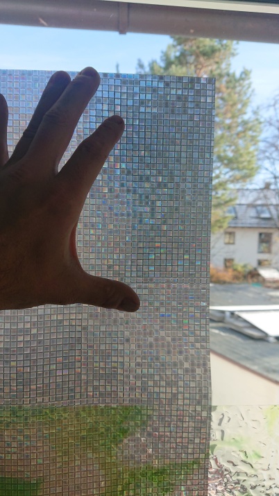 Adhaesionsfolie mit grauen Quadraten